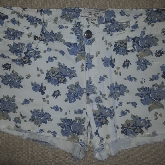 Adam Levine Casual Short - Picture 3 of 6